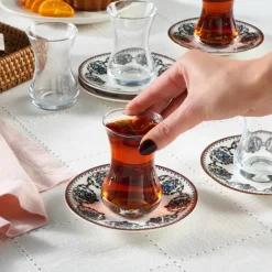 Karaca Nakkas 12-teiliges Türkisches Teeset aus Bone China für 6 Personen, 130 ml, Rot Online