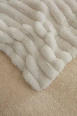 Karaca Stripe Sherpa Weiße Decke 150x200 Beyaz Hot