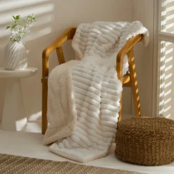 Karaca Stripe Sherpa Weiße Decke 130x150 Beyaz Clearance