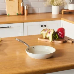 Karaca Swiss Crystal Almond Cream Pfanne mit Edelstahlgriff 22 cm Creme01 Discount