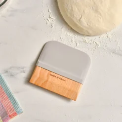 Karaca X Refika Gadgets Beidseitiger Holz-Teigschaber Grau02 Clearance