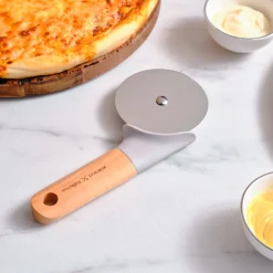 Karaca x Refika Gadgets Pizzaschneider mit Holzgriff Grau02 Online