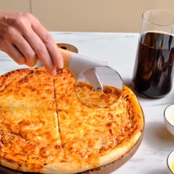 Karaca x Refika Gadgets Pizzaschneider mit Holzgriff Grau02 Online