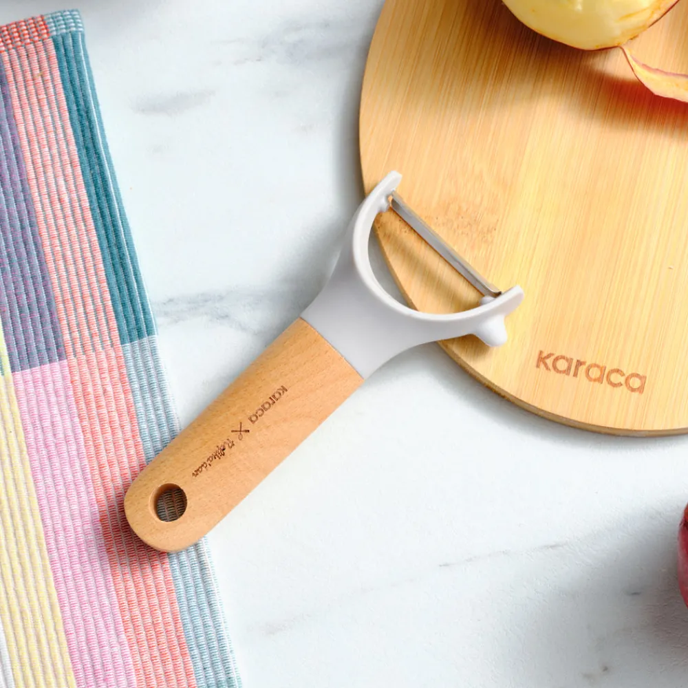 Karaca x Refika Gadgets Seitenschäler mit Holzgriff Grau02