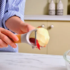 Karaca x Refika Gadgets Seitenschäler mit Holzgriff Grau02